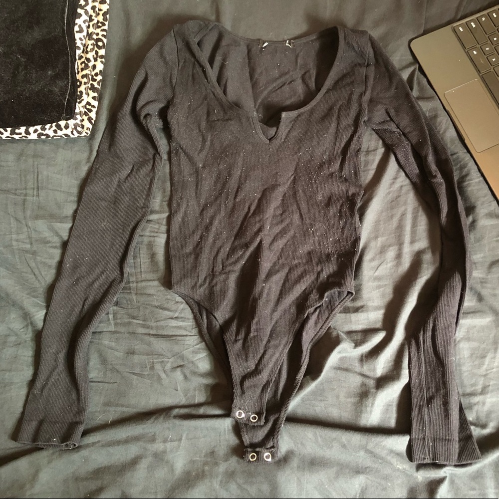 BLACK RIBBED BODYSUIT